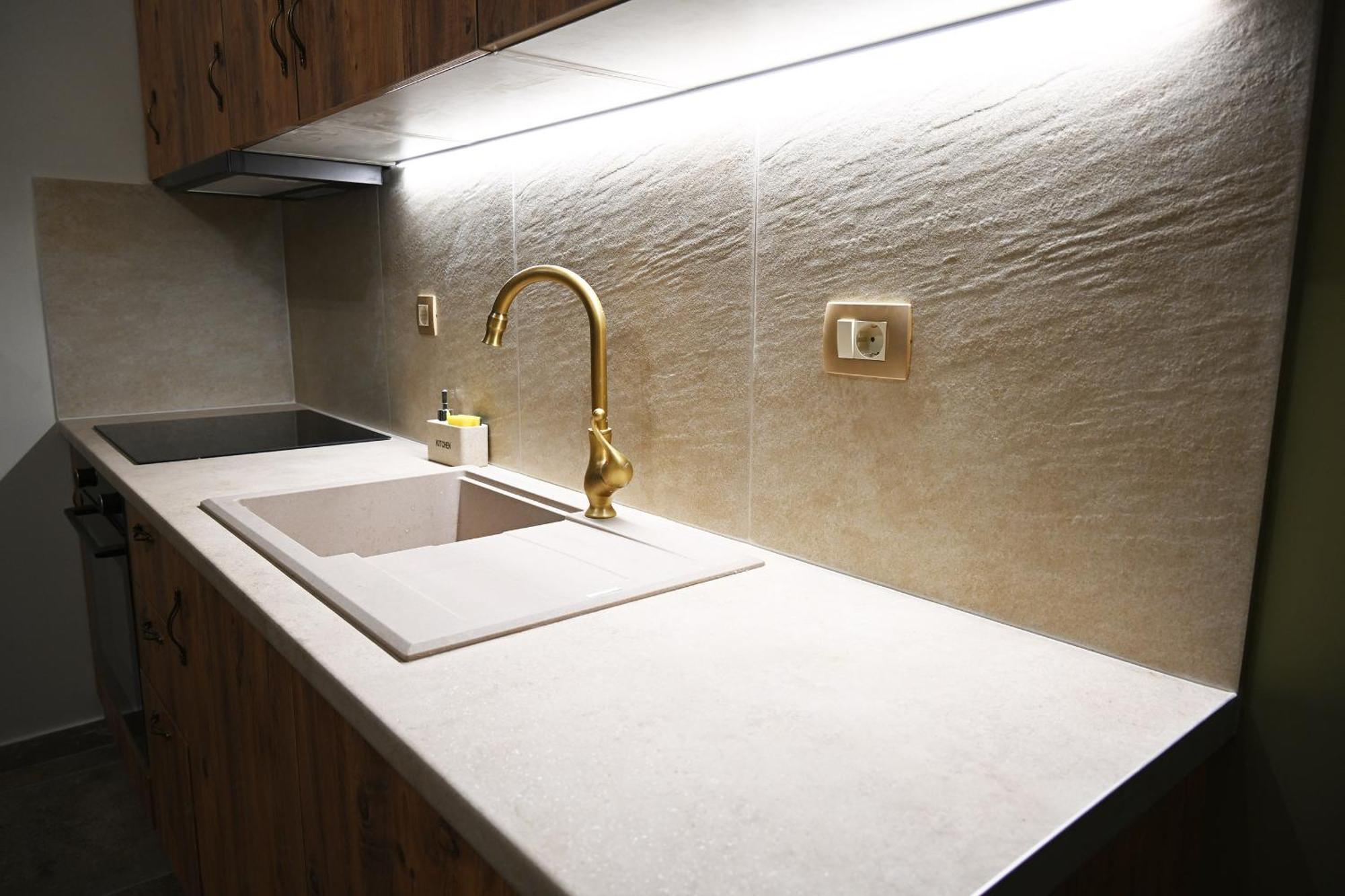 Vivis Hub Aparthotel Аргостолион Екстериор снимка