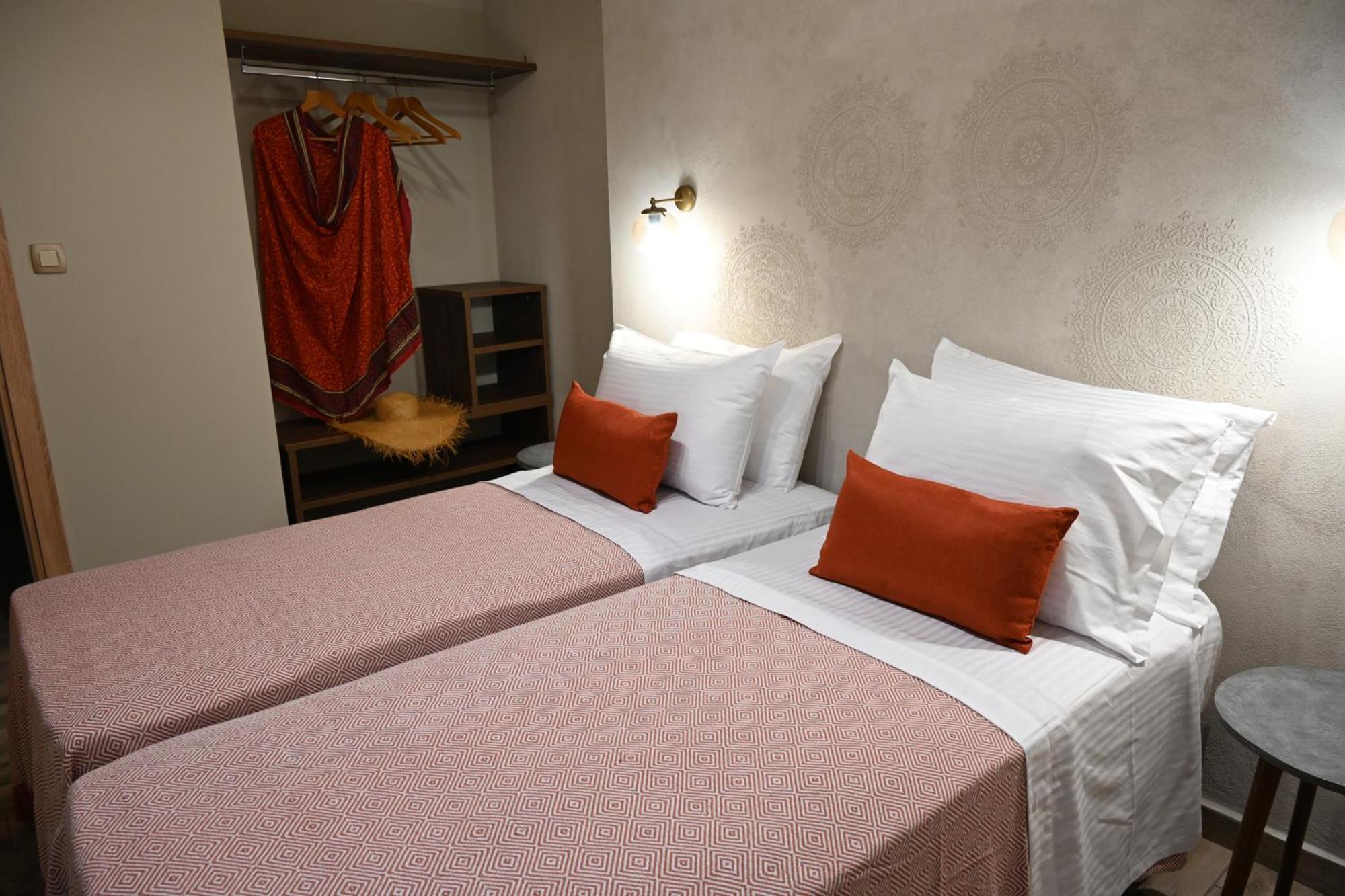 Vivis Hub Aparthotel Аргостолион Екстериор снимка