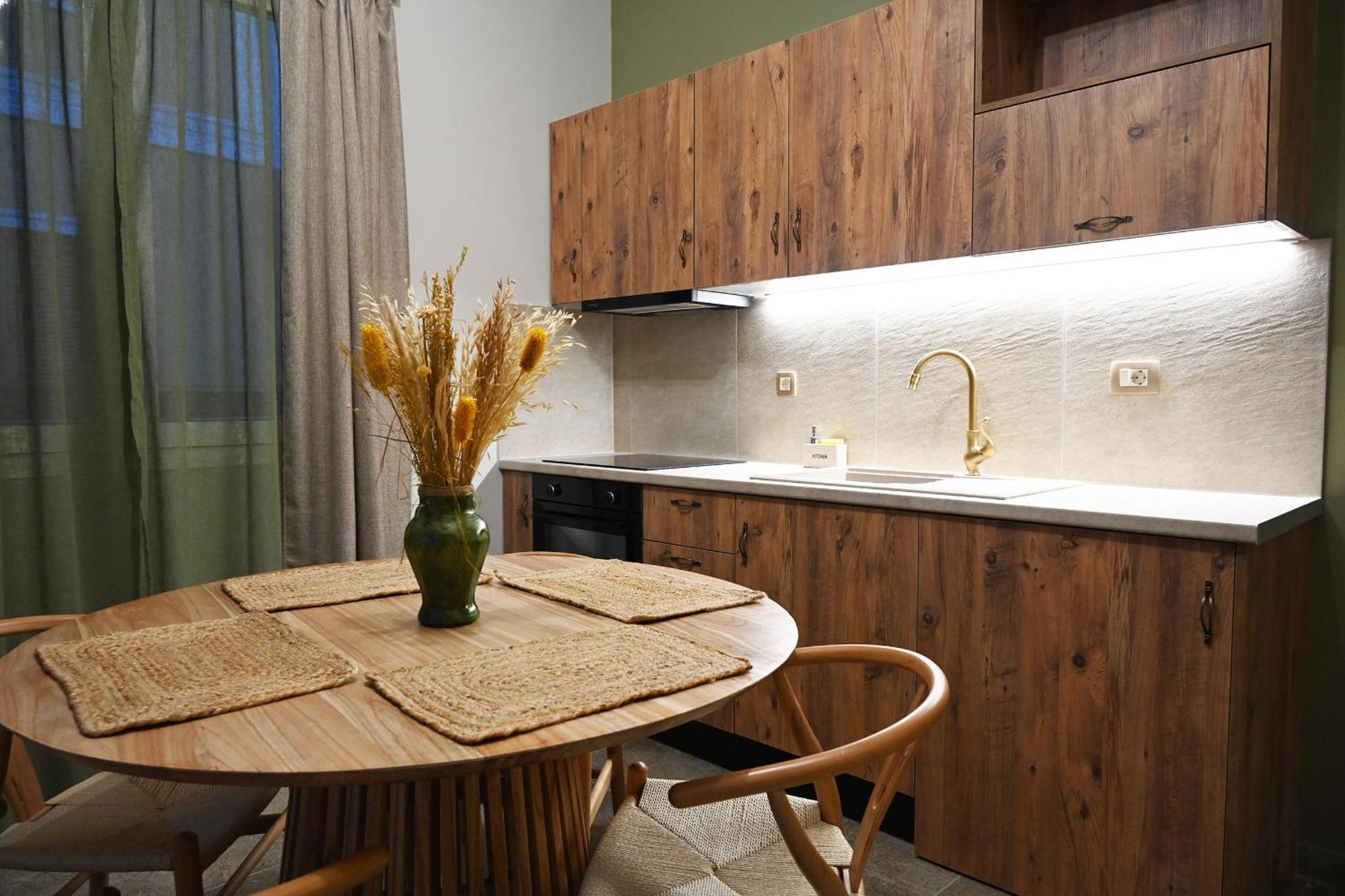 Vivis Hub Aparthotel Аргостолион Екстериор снимка