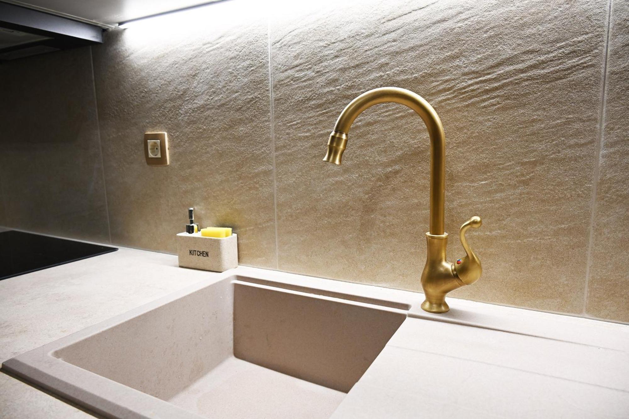 Vivis Hub Aparthotel Аргостолион Екстериор снимка