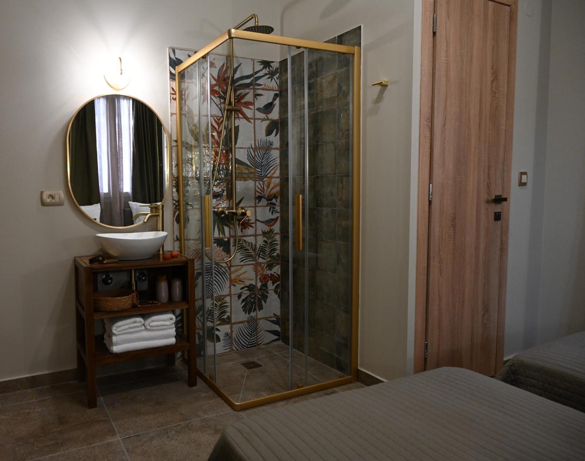 Vivis Hub Aparthotel Аргостолион Екстериор снимка
