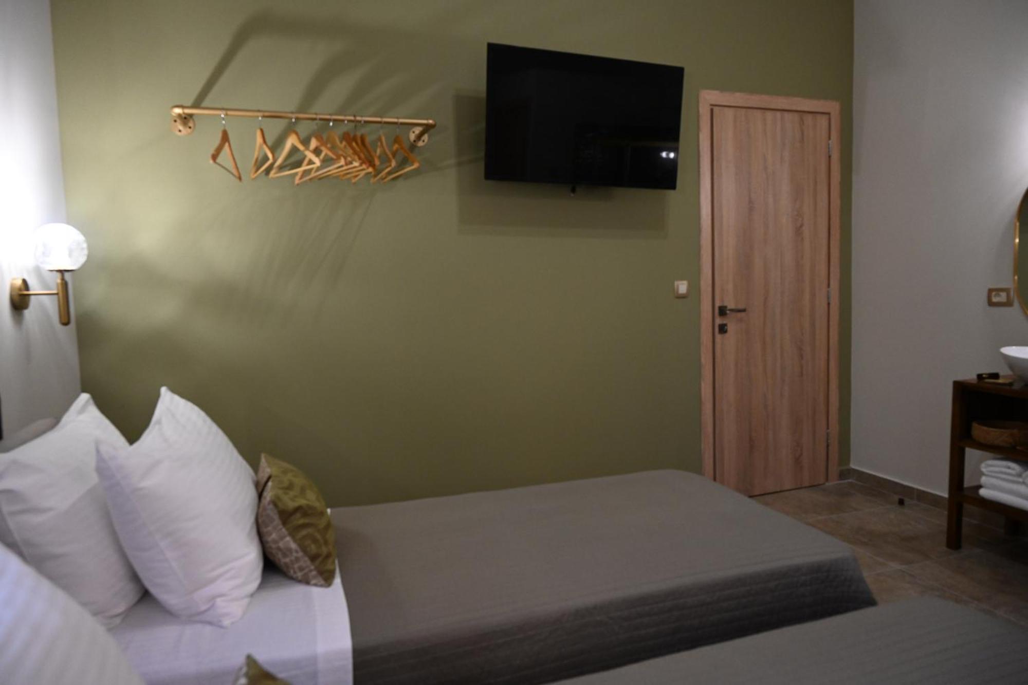 Vivis Hub Aparthotel Аргостолион Екстериор снимка