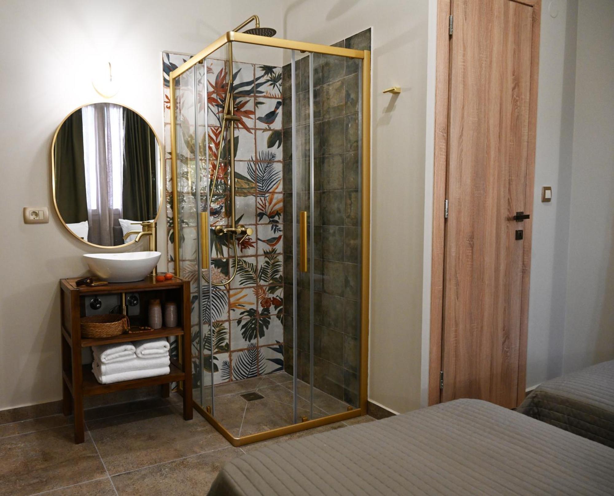 Vivis Hub Aparthotel Аргостолион Екстериор снимка